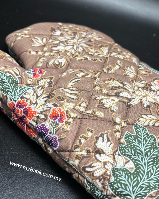 Batik Oven Mitten